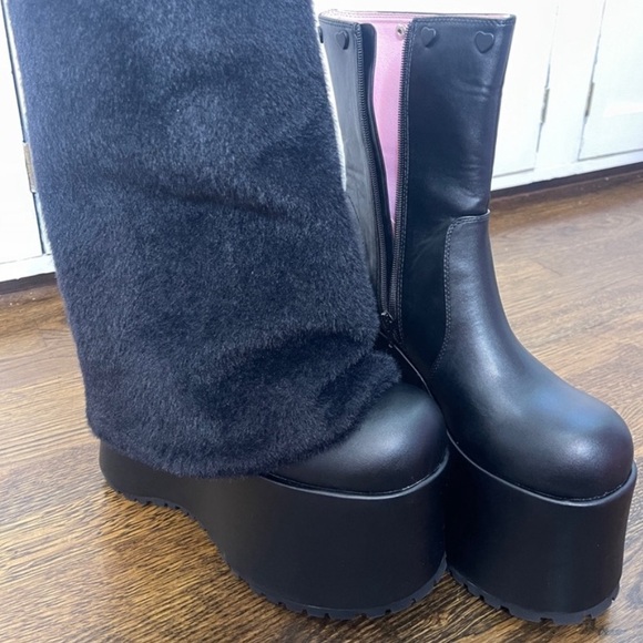 Dolls-kills snuggle wonderland platform boots - Picture 2 of 5